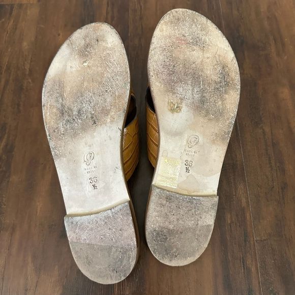 M. GEMI The Siena CrissCross Sandal Brown Croc Embossed - Picture 8 of 9